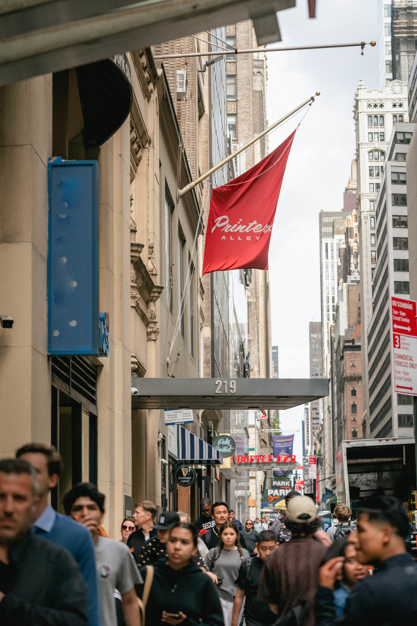 Introducing 20 bottomless brunch deals at Printers Alley NYC, in the heart of Times Square