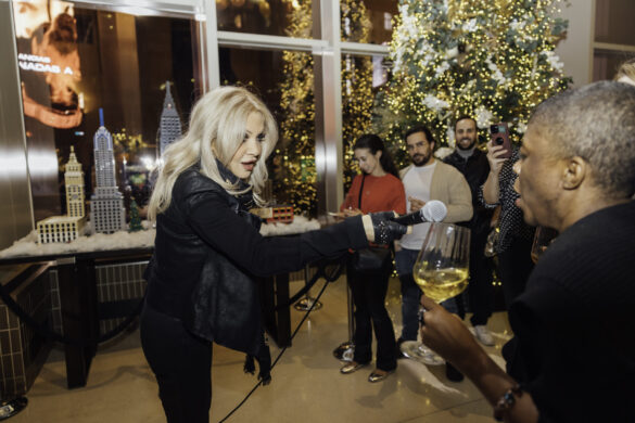 Orfeh Leads Sing A long at Hyatt Regency Times Square
