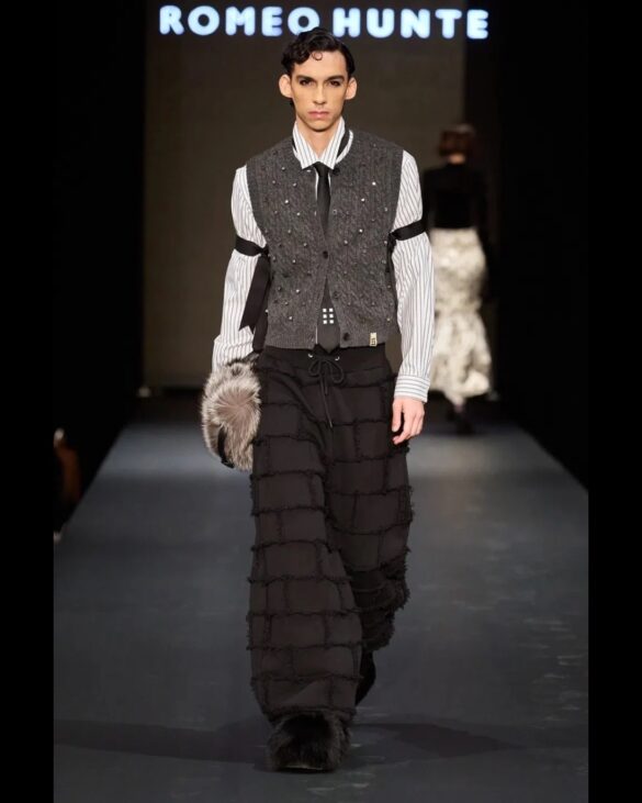 ◼️◼️ ◼️◼️ ◼️◼️ – 18